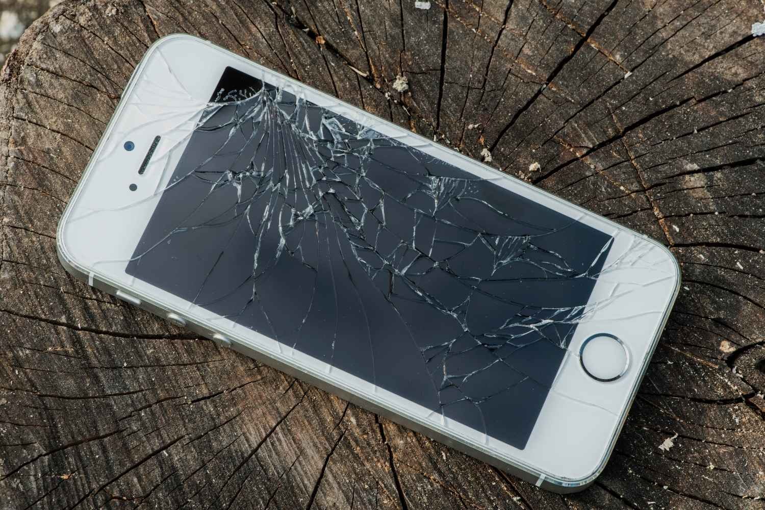 Comprehensive Guide to iPhone Screen Repairs and Replacement Costs