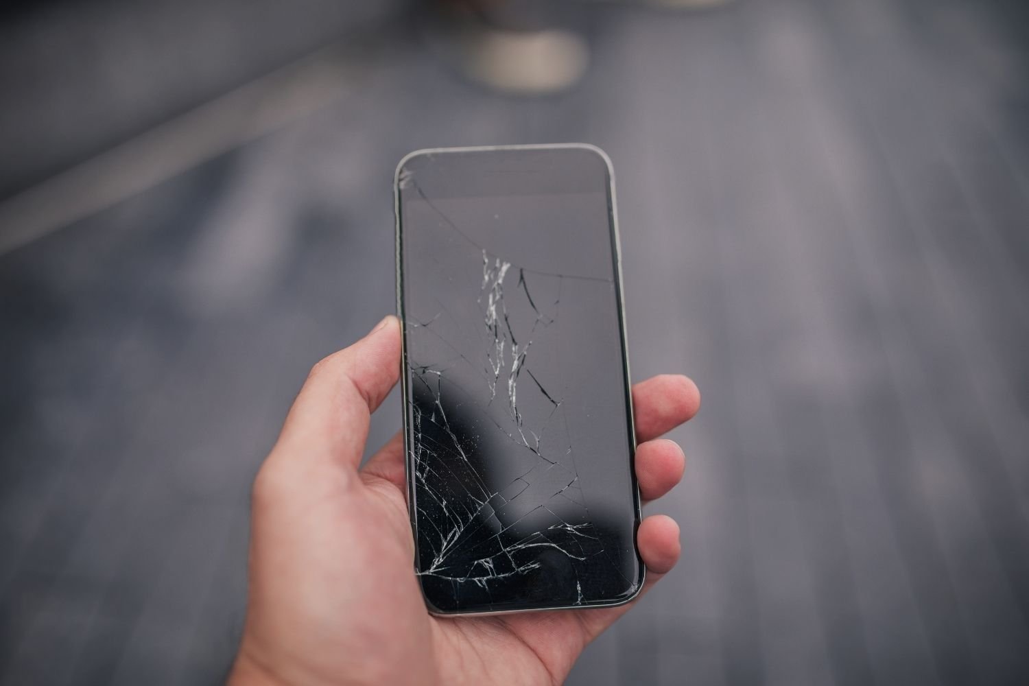 Cracked Screens Solutions: How Professional Screen Replacement Services Revitalize Your Smartphone