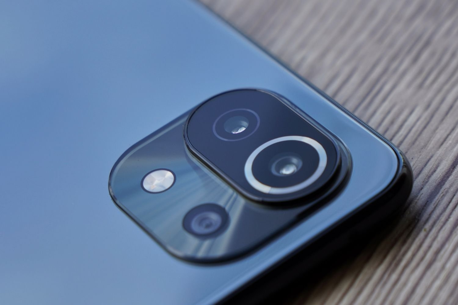 Vibrations and Smartphone Camera Repairs: A Risky Connection